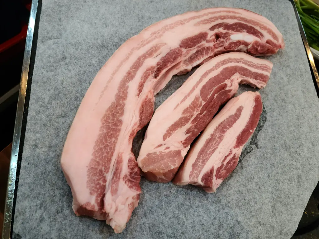 unsplash_aeE-Y7SVVR4_pork chops.jpg.jpg.jpg.webp